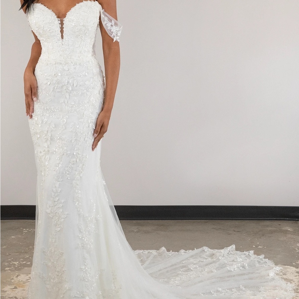 Sexy Plus Size Lace Sweetheart Fit-and-Flare Wedding Dress Style D-3992 - Picture 3 of 8